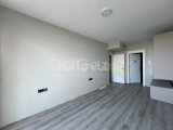 Satılık deniz ve dağ manzaralı 2+1 daire, kış bahçesi, büyük teras 175 m2, Girne merkez. TİCARİ İZİNLİ