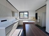 Satılık lüks, taşınmaya hazır 4+1 villa, Alsancak, Girne