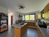 Satılık LÜX YENİ, taşınmaya hazır 4+1 özel havuzlu müstakil modern villa. Bellapais. Girne. TÜRK KOÇAN
