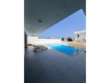 Kiralık 4+1 deniz manzaralı villa – Çatalköy, Girne
