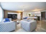 Girne merkezinde satılık modern ve lux 3+1 penthouse, özel havuzlu, özel çatı terası