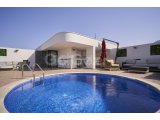Girne merkezinde satılık modern ve lux 3+1 penthouse, özel havuzlu, özel çatı terası
