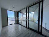 Satılık deniz ve dağ manzaralı 2+1 daire, kış bahçesi, büyük teras 175 m2, Girne merkez. TİCARİ İZİNLİ