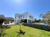 Girne Çatalköyde satılık lux 5+1 villa