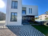 Girne Çatalköyde kiralık LUX 5+1 villa.