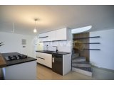 Girne merkezinde satılık modern ve lux 3+1 penthouse, özel havuzlu, özel çatı terası