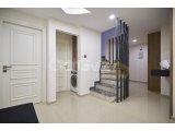 Girne merkezinde satılık modern ve lux 3+1 penthouse, özel havuzlu, özel çatı terası