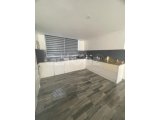 Satılık 4+1 büyük özel havuzlu, deniz ve dağ mnzaralı lüx penthouse. Girne merkez