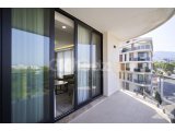 Girne merkezinde satılık modern ve lux 3+1 penthouse, özel havuzlu, özel çatı terası