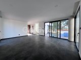 Satılık lüks, taşınmaya hazır 4+1 villa, Alsancak, Girne