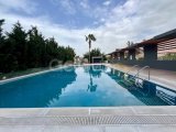 Satılık deniz ve dağ manzaralı 2+1 daire, kış bahçesi, büyük teras 175 m2, Girne merkez. TİCARİ İZİNLİ