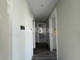 Satılık deniz ve dağ manzaralı 2+1 daire, kış bahçesi, büyük teras 175 m2, Girne merkez. TİCARİ İZİNLİ