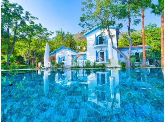 Edremit’te Uzun Dönem Kiralık Lüks Villa – Aylık £3,500