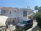 Girne Edremit'te, 6 Yatak Odalı Lüks Villa – Yüzme Havuzlu ve Doğa Manzaralı