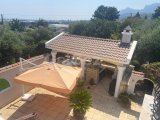 Girne Edremit'te, 6 Yatak Odalı Lüks Villa – Yüzme Havuzlu ve Doğa Manzaralı