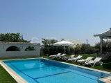 Girne Edremit'te, 6 Yatak Odalı Lüks Villa – Yüzme Havuzlu ve Doğa Manzaralı