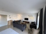Girne Merkez'de Şehir ve Deniz Manzaralı Modern Penthouse Satılık!