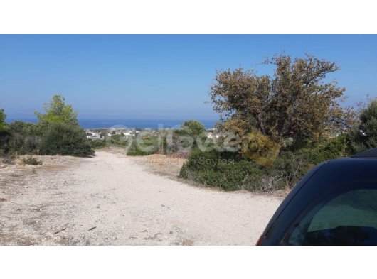 Girne Karşıyaka'da Muazzam Doğa Manzaralı Tarla Satışı!
