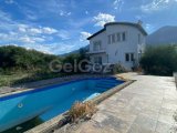 Girne Lapta'da Satılık 3 Yatak Odalı Lüks Villa