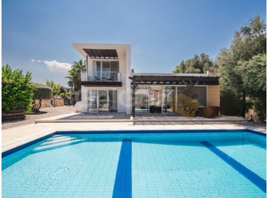 Girne Esentepe'de Şahane 3+1 Villa - Özel Havuzlu ve Dağ Manzaralı!
