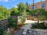 Girne Merkez'de Eşyasız, Bahçeli ve Ortak Havuzlu 3+1 Daire Satılık!