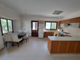 Girne Merkez'de Eşyasız, Bahçeli ve Ortak Havuzlu 3+1 Daire Satılık!