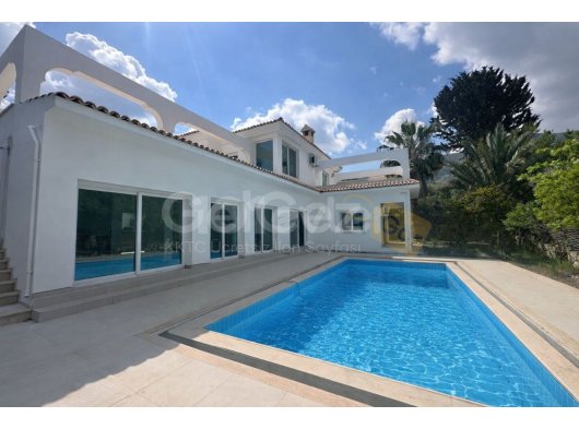 Girne Ozanköy’de satılık 4+1 villa % 50 peşinat 84 ay faizsiz vade imkanı elden ödemeli