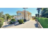 Muhteşem deniz ve dağ manzaralı, havuzlu 3+1 villa