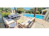 Muhteşem deniz ve dağ manzaralı, havuzlu 3+1 villa