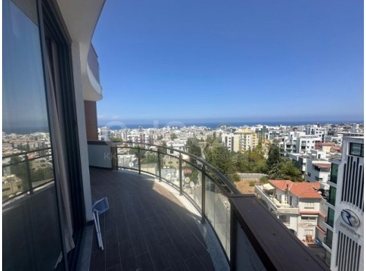 Girne Merkez'de Şehir Manzaralı Modern Daire
