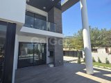 Girne Zeytinlikte Yüzme Havuzlu, Bahçeli Eşyasız 4+1 Villa Fırsatı!