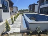 Girne Zeytinlikte Yüzme Havuzlu, Bahçeli Eşyasız 4+1 Villa Fırsatı!