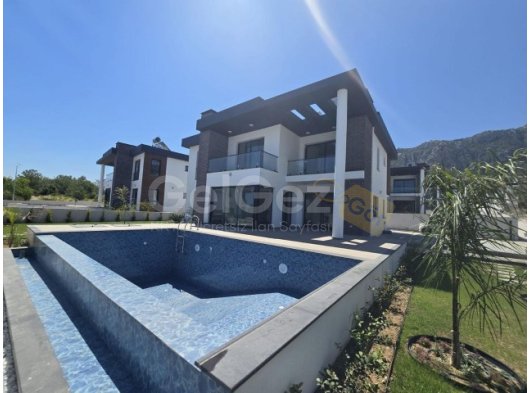 Girne Zeytinlikte Yüzme Havuzlu, Bahçeli Eşyasız 4+1 Villa Fırsatı!
