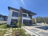 Girne Zeytinlikte Yüzme Havuzlu, Bahçeli Eşyasız 4+1 Villa Fırsatı!