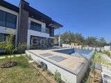 Girne Zeytinlikte Yüzme Havuzlu, Bahçeli Eşyasız 4+1 Villa Fırsatı!