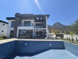 Girne Zeytinlikte Yüzme Havuzlu, Bahçeli Eşyasız 4+1 Villa Fırsatı!