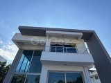 Girne Alsancak'ta Deniz Manzaralı Lüks Villa!