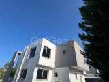Girne Alsancak'ta Deniz Manzaralı Lüks Villa!