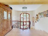 GİRNE LAPTA’da EŞSİZ BİR KONUMDA DAĞ VE DENİZ MANZARALI 4.5 DÖNÜM ARAZİ İÇİNDE FULL EŞYALI SATILIK VİLLA