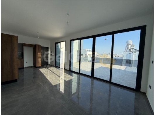 LEFKOŞA GÖNYELİ’de GENİŞ BALKON VE BARBEKÜLÜ FIRSAT PENTHOUSE