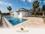 GİRNE ÇATALKÖY’de 4+1 EŞSİZ DENİZ VE DAĞ MANZARALI SATILIK VİLLA