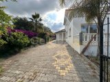 GİRNE ÇATALKÖY’de 4+1 EŞSİZ DENİZ VE DAĞ MANZARALI SATILIK VİLLA