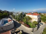 Girne Bellapais’te satılık 5 + 1 villa