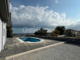 Girne Çatalköy’de satılık 4 + 1 villa
