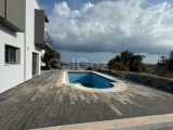 Girne Çatalköy’de satılık 4 + 1 villa