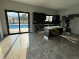 Girne Çatalköy’de satılık 4 + 1 villa