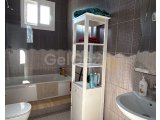 GİRNE KARŞIYAKA’da7+2 DENİZE SIFIR MUHTEŞEM KONUMLU VİLLA