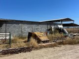 LEFKOŞA YİĞİTLER KÖYÜNDE ASVALTA CEPHE İÇİNDE MANDIRASI BULUNAN 20 DÖNÜM ARAZİ