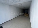 GİRNE MERKEZDE YAYA VE ARAÇ TRAFİĞİ YÜKSEK DÜKKANLAR ⚪