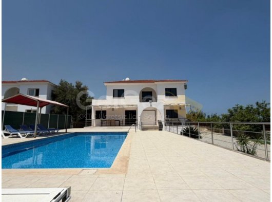 Girne Alagadide günlük kiralık 4+1 villa